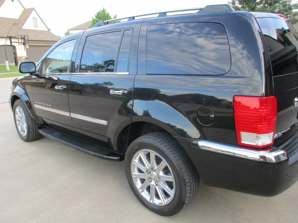 2007 Chrysler Aspen - Image 27 of 31