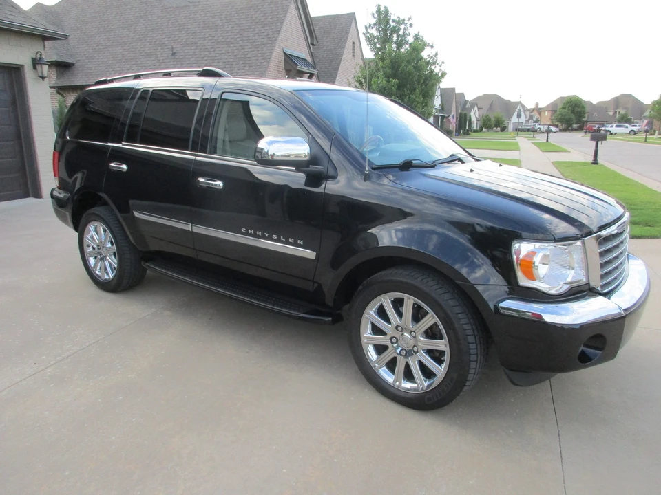 2007 Chrysler Aspen - Image 8 of 31