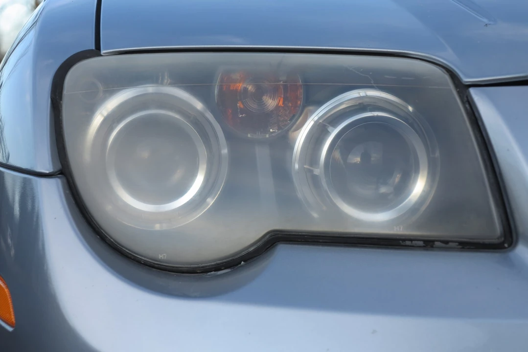 2007 Chrysler Crossfire - Image 27 of 31