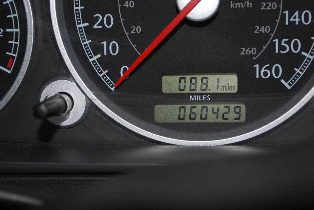2007 Chrysler Crossfire - Image 6 of 8