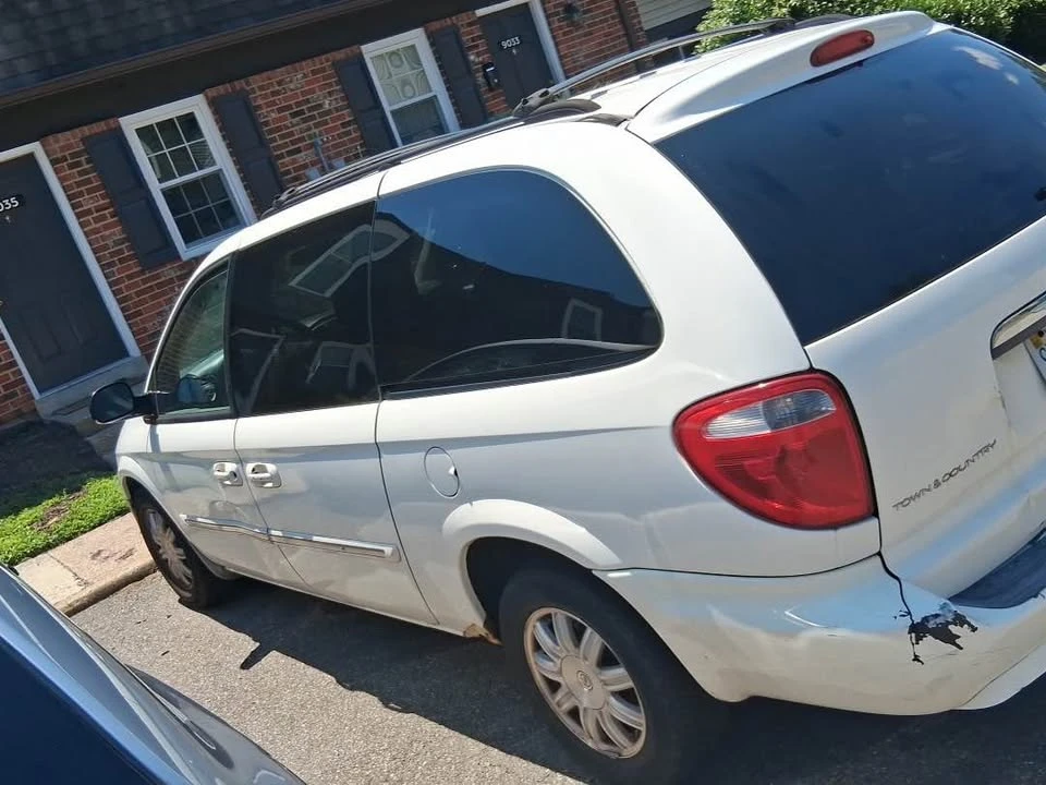 2007 Chrysler Town & Country - Image 4 of 5