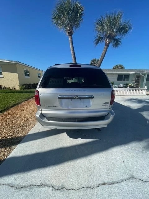2007 Chrysler Town & Country - Image 3 of 8