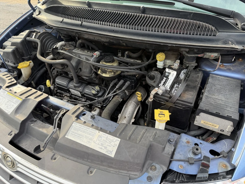 2007 Chrysler Town & Country - Image 2 of 21