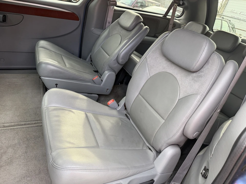 2007 Chrysler Town & Country - Image 6 of 21