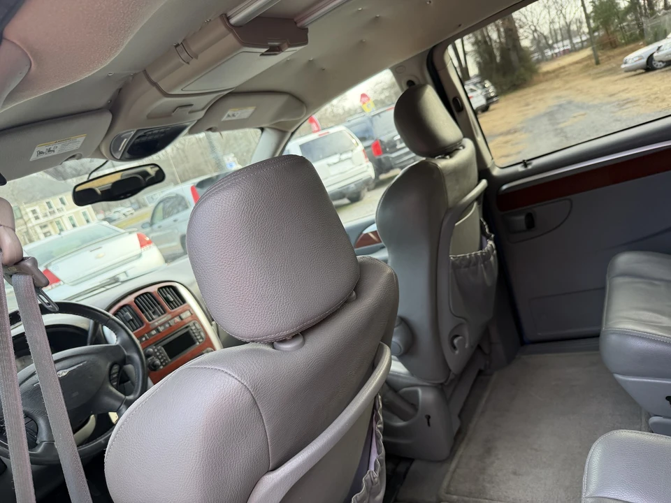 2007 Chrysler Town & Country - Image 5 of 21