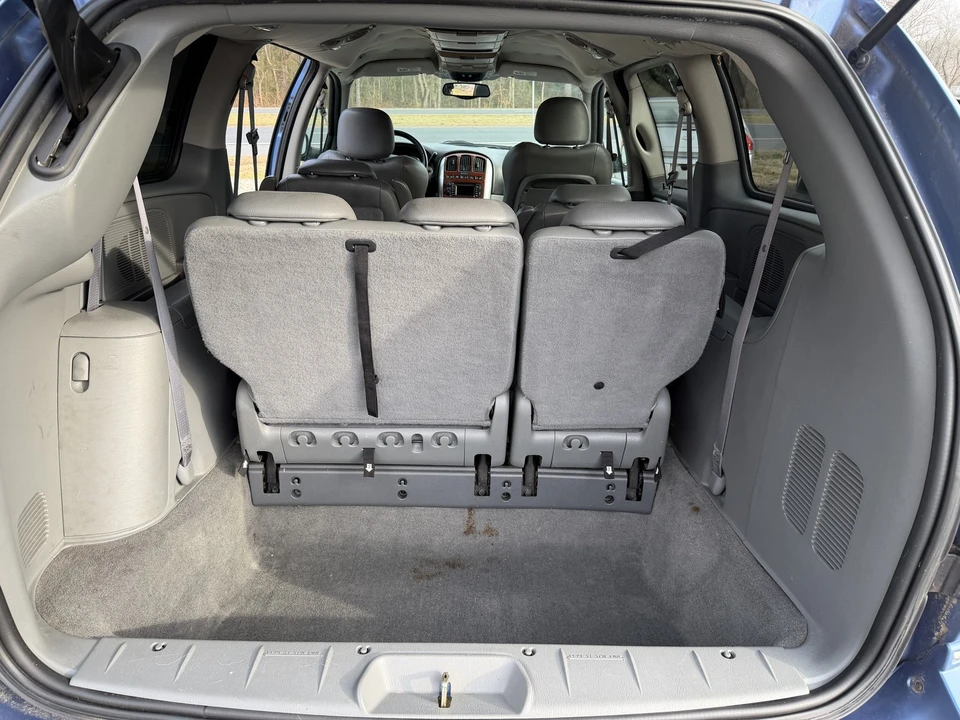 2007 Chrysler Town & Country - Image 8 of 21