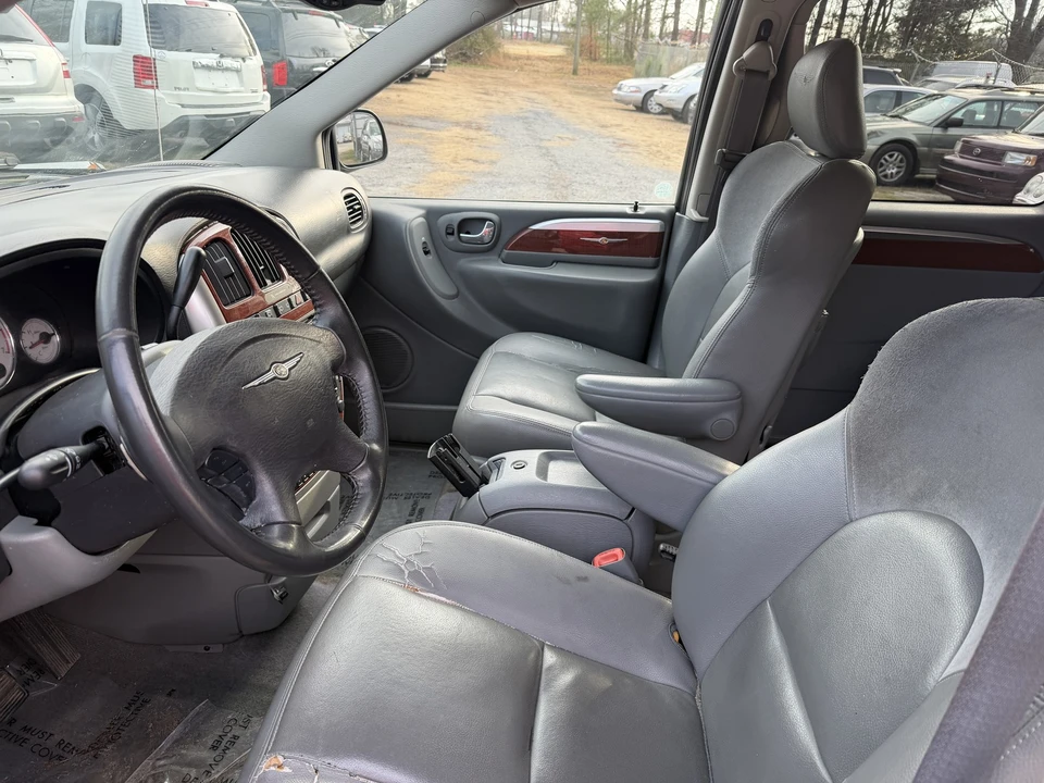 2007 Chrysler Town & Country - Image 3 of 21
