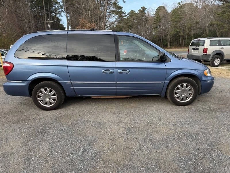 2007 Chrysler Town & Country - Image 8 of 21