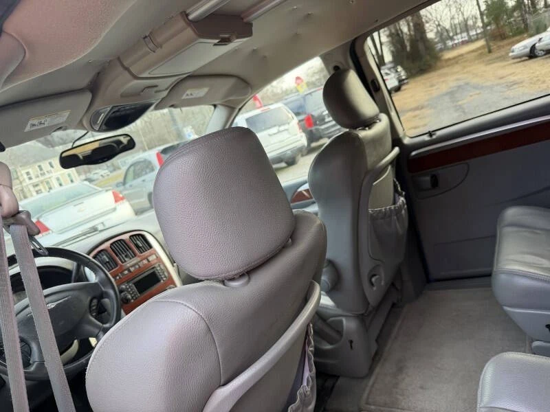 2007 Chrysler Town & Country - Image 18 of 21