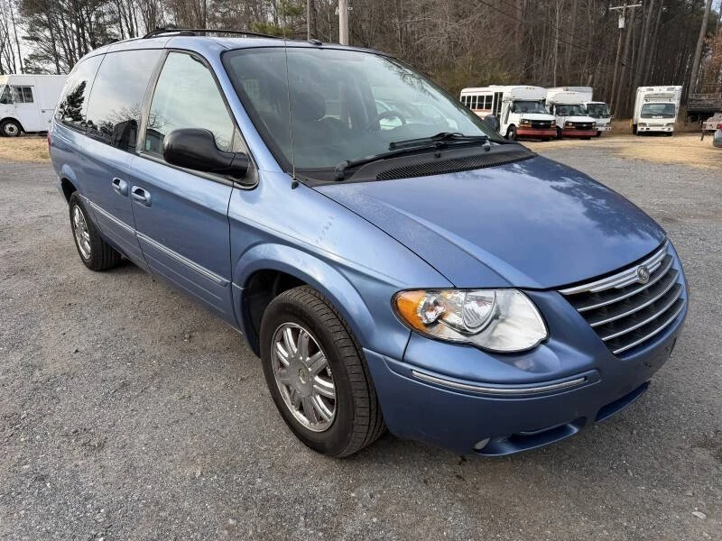 2007 Chrysler Town & Country - Image 9 of 21
