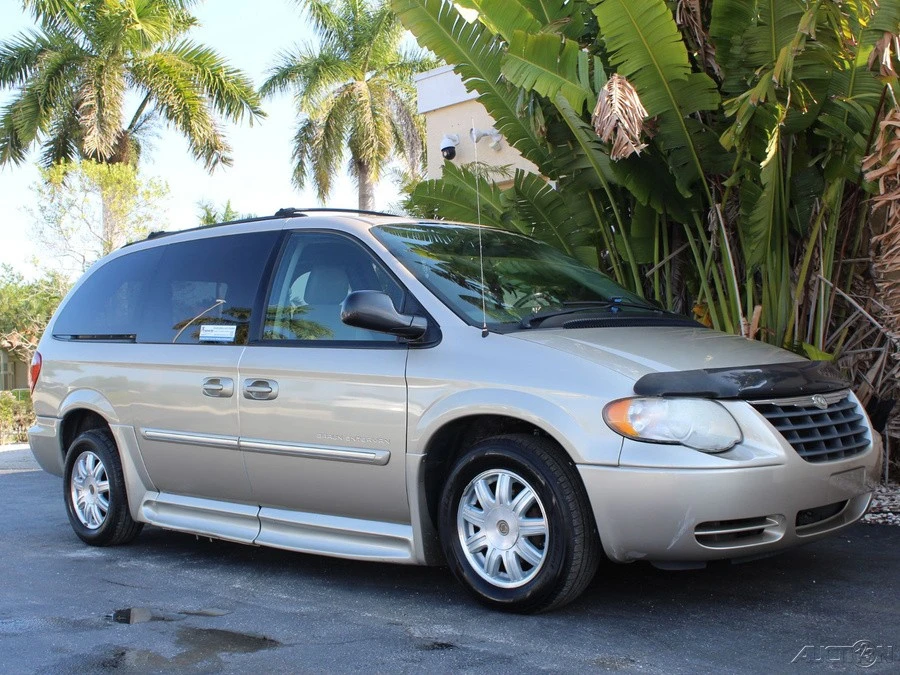 2007 Chrysler Town & Country - Image 3 of 12