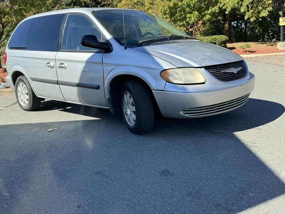 2007 Chrysler Town & Country - Image 4 of 11
