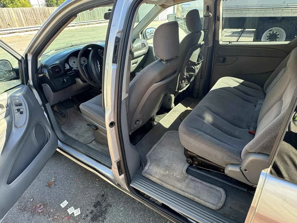 2007 Chrysler Town & Country - Image 10 of 11