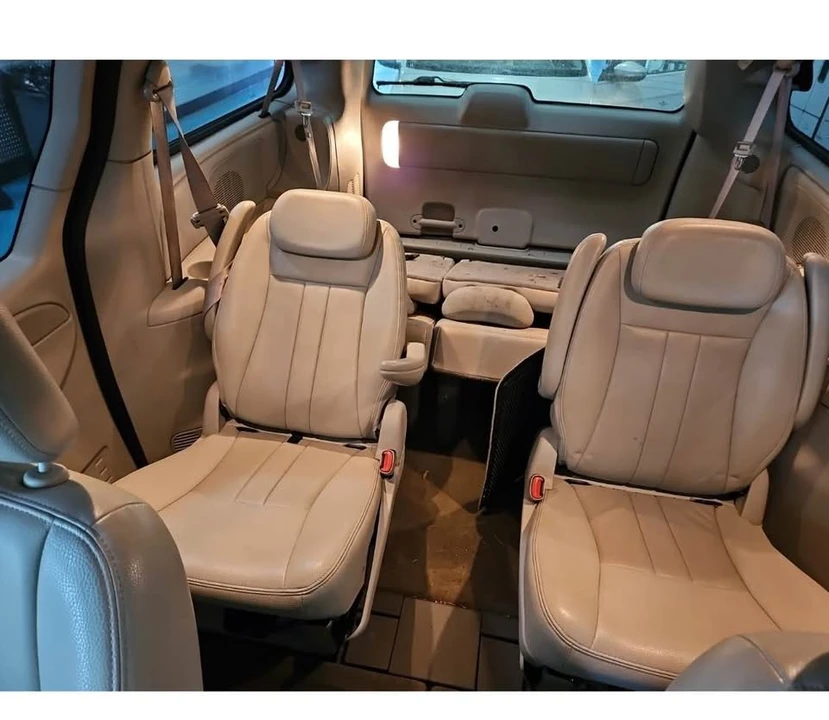 2007 Chrysler Town & Country - Image 6 of 8