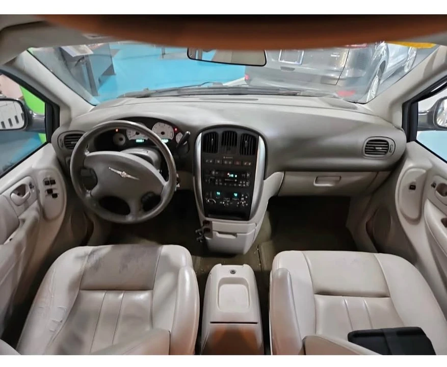 2007 Chrysler Town & Country - Image 5 of 8