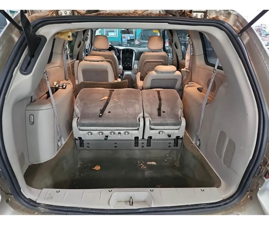 2007 Chrysler Town & Country - Image 8 of 8
