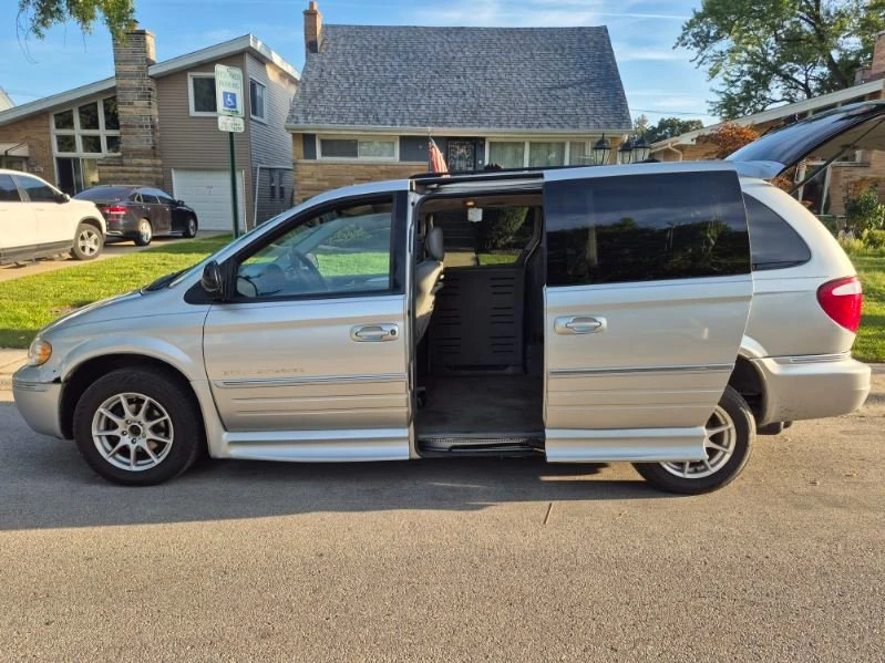 2007 Chrysler Town & Country - Image 8 of 8