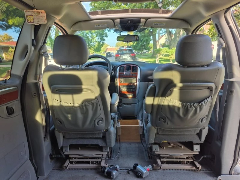 2007 Chrysler Town & Country - Image 6 of 8
