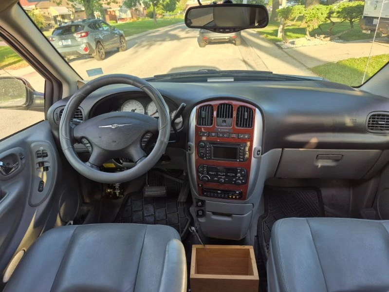 2007 Chrysler Town & Country - Image 5 of 8
