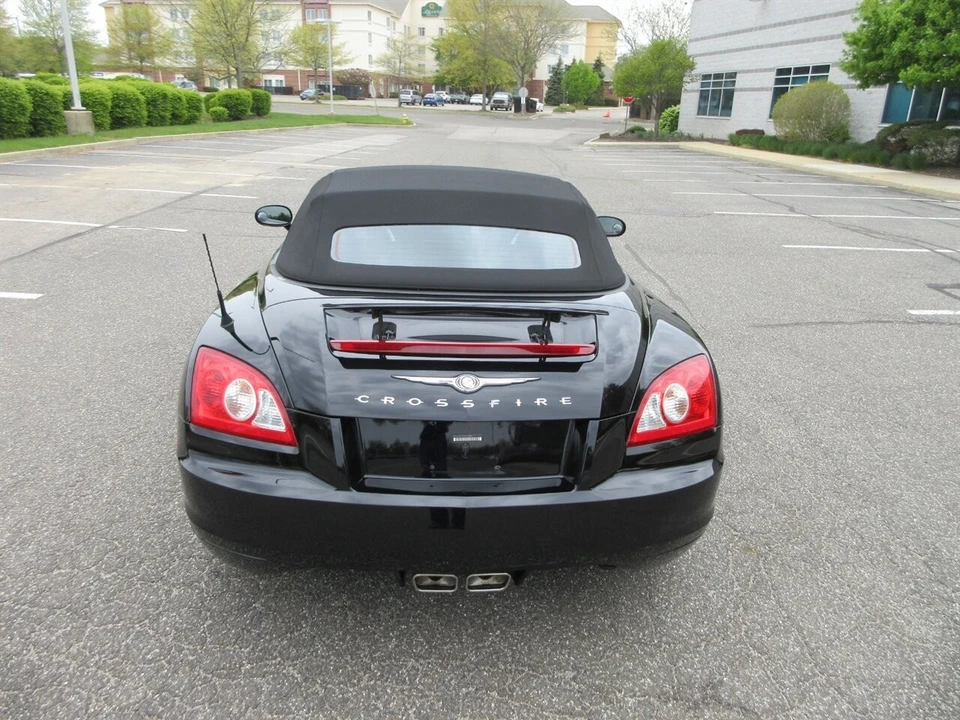 2007 Chrysler Crossfire - Image 18 of 24