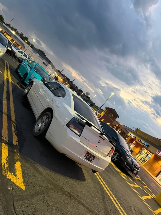 2007 Dodge Charger 6th Gen - Image 2 of 4