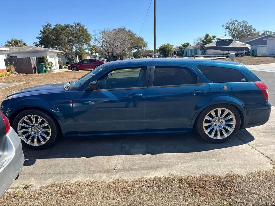 2007 Dodge Magnum 2nd Gen Wagon - Image 2 of 9