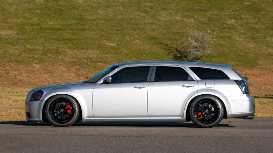 2007 Dodge Magnum 2nd Gen Wagon - Image 2 of 12