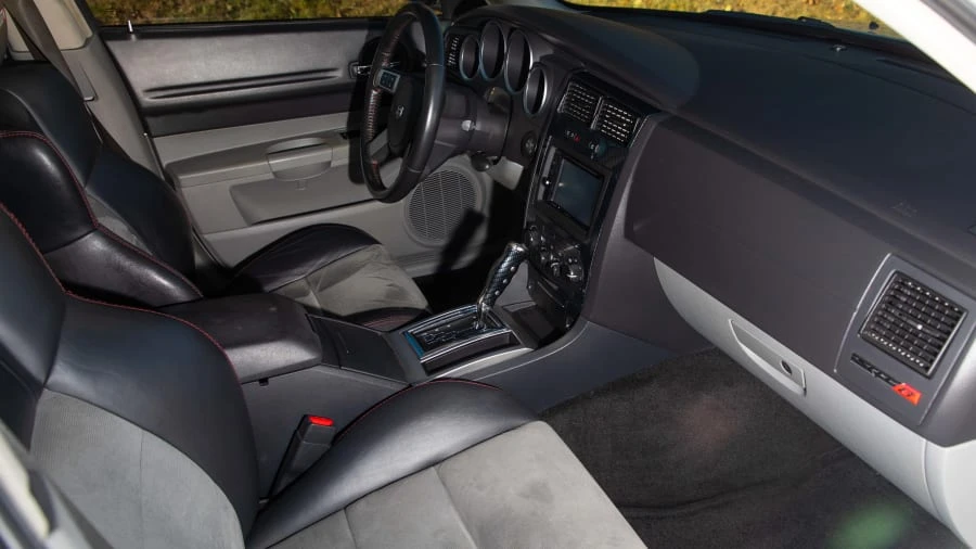 2007 Dodge Magnum 2nd Gen Wagon - Image 5 of 12