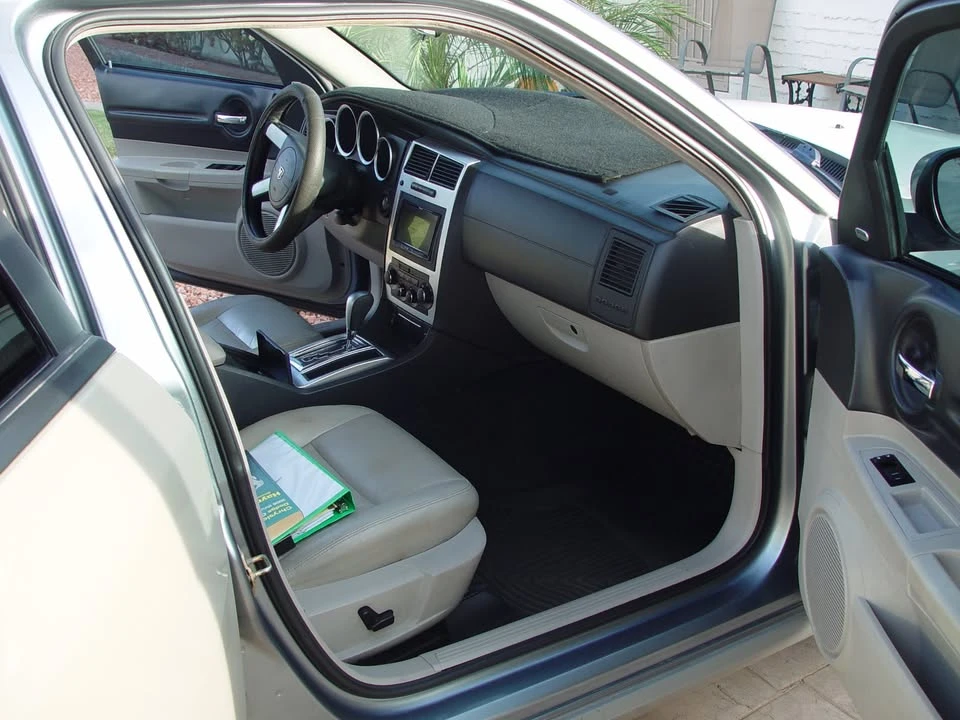 2007 Dodge Magnum 2nd Gen Wagon - Image 9 of 13