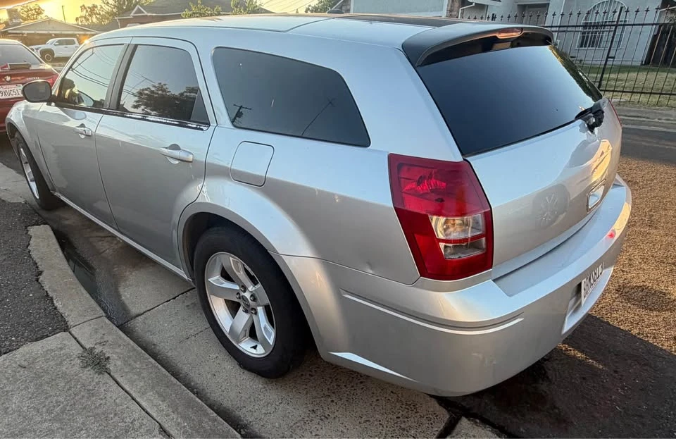 2007 Dodge Magnum 2nd Gen Wagon - Image 5 of 15