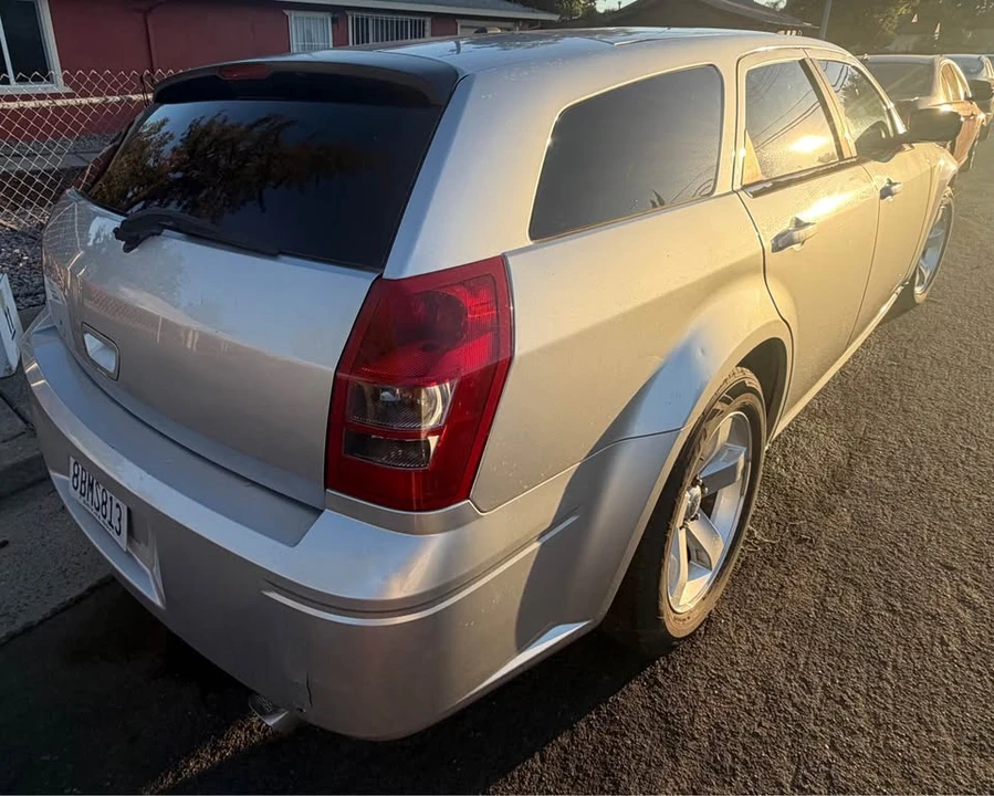 2007 Dodge Magnum 2nd Gen Wagon - Image 4 of 15