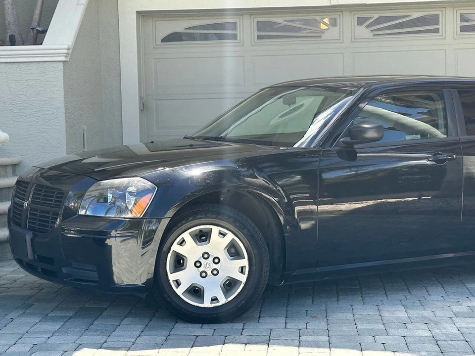 2007 Dodge Magnum 2nd Gen Wagon - Image 2 of 24