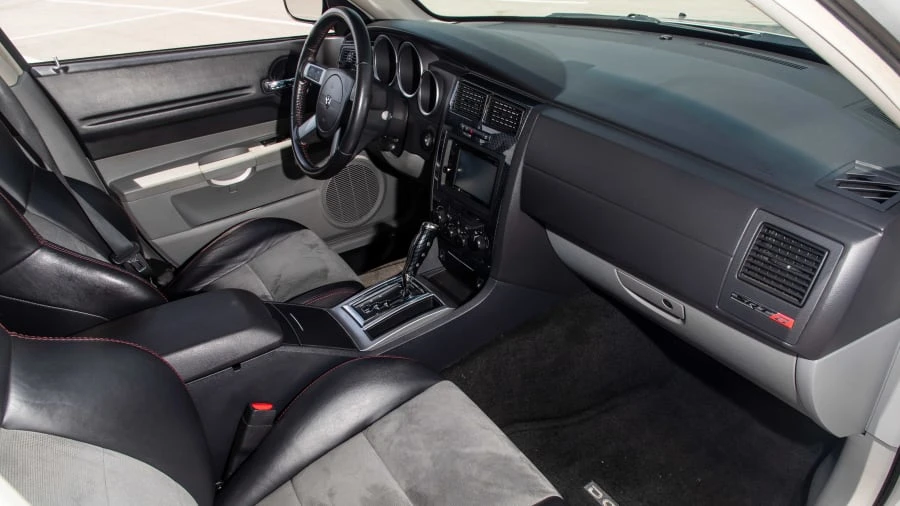 2007 Dodge Magnum SRT8 2nd Gen - Image 5 of 12