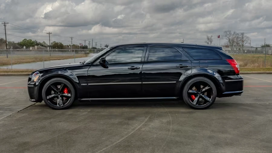 2007 Dodge Magnum SRT8 2nd Gen - Image 2 of 9
