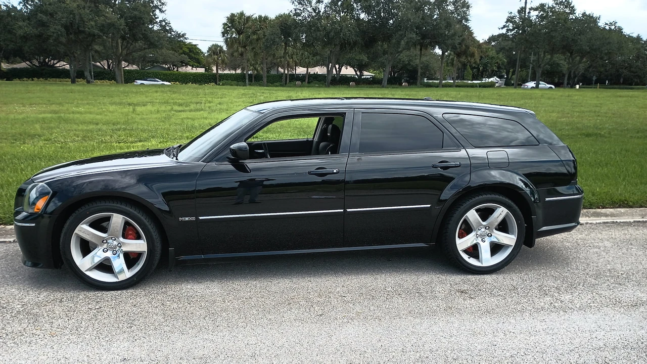 2007 Dodge Magnum SRT8 2nd Gen - Image 2 of 15