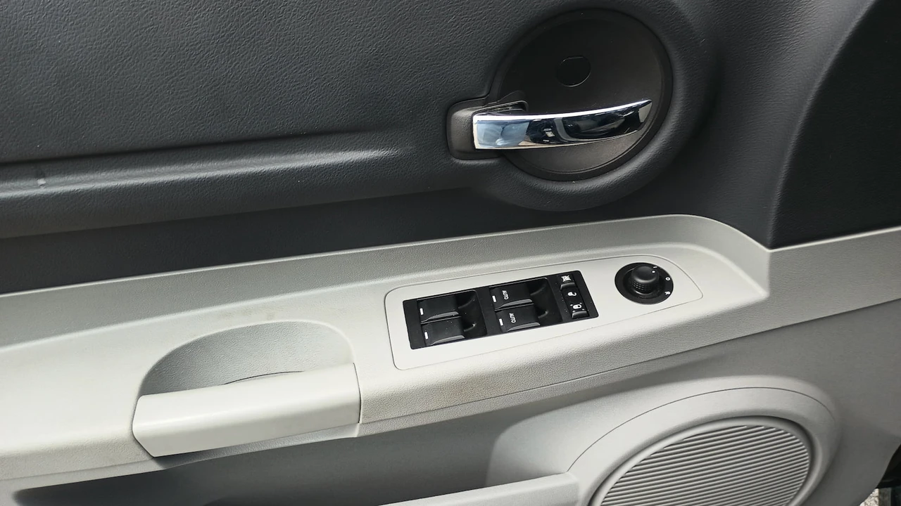 2007 Dodge Magnum SRT8 2nd Gen - Image 10 of 15