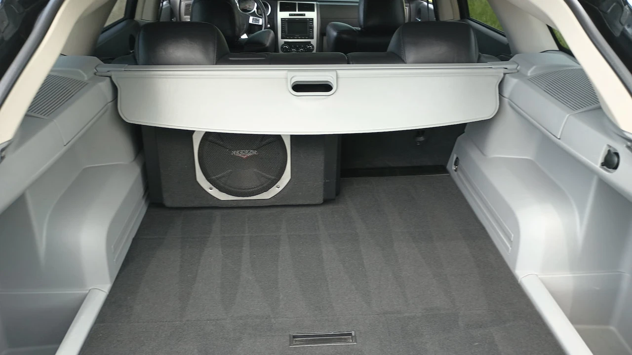 2007 Dodge Magnum SRT8 2nd Gen - Image 11 of 15