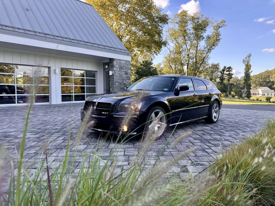 2007 Dodge Magnum SRT8 2nd Gen - Image 2 of 31