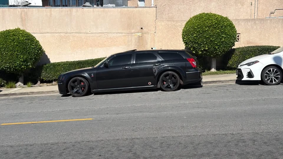 2007 Dodge Magnum SRT8 2nd Gen - Image 5 of 7