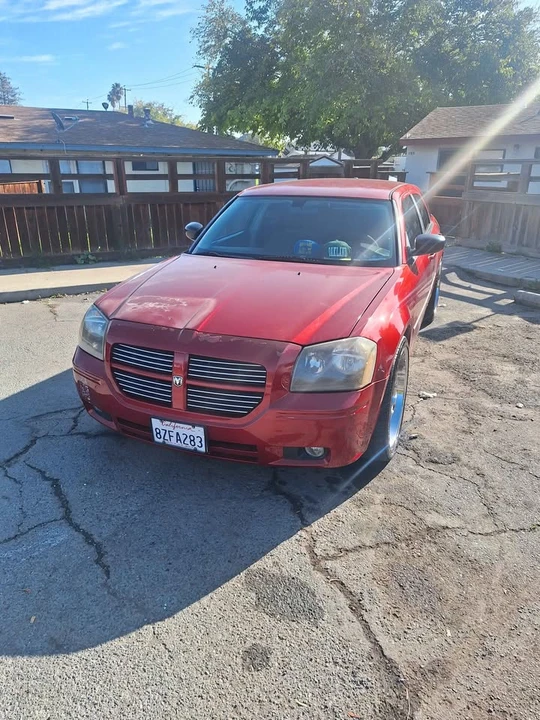 2007 Dodge Magnum 2nd Gen Wagon - Image 2 of 6