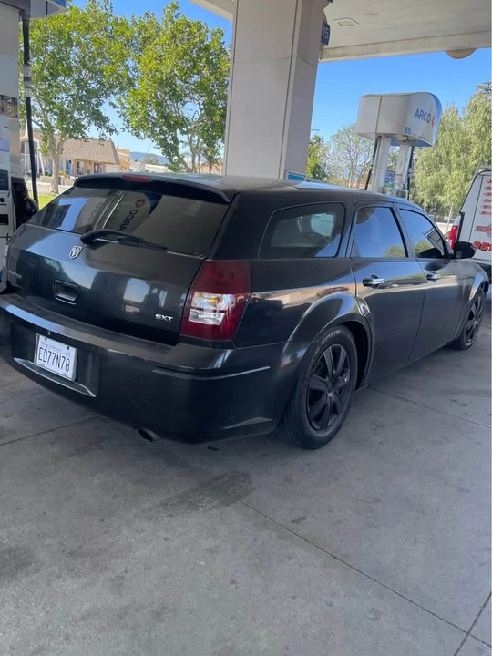 2007 Dodge Magnum 2nd Gen Wagon - Image 2 of 10
