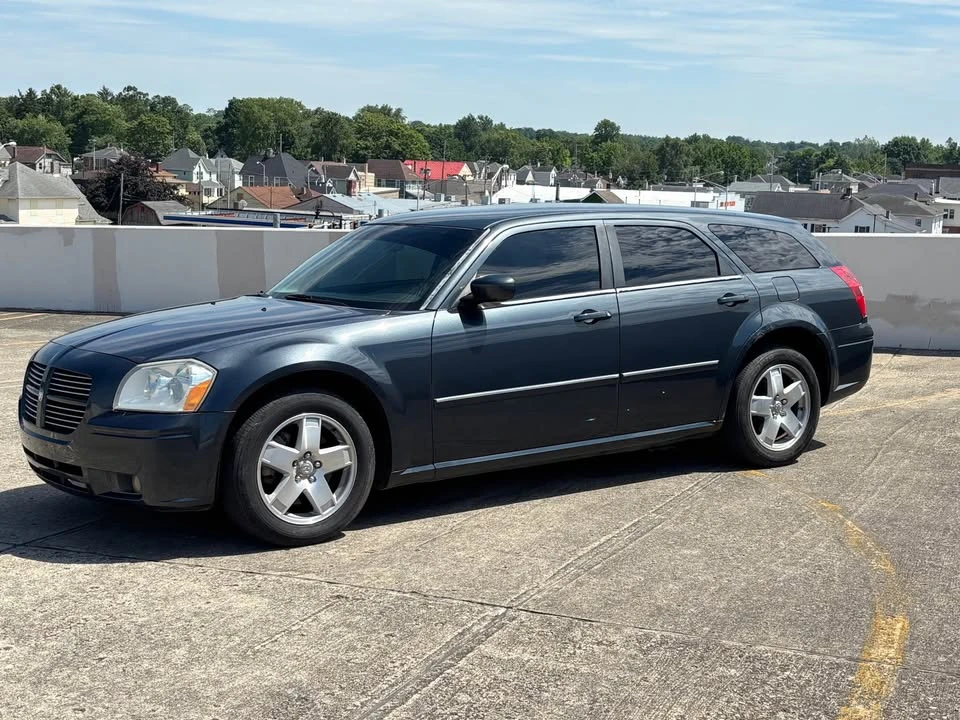 2007 Dodge Magnum 2nd Gen Wagon - Image 2 of 9