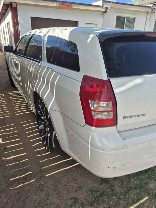 2007 Dodge Magnum 2nd Gen Wagon - Image 2 of 20