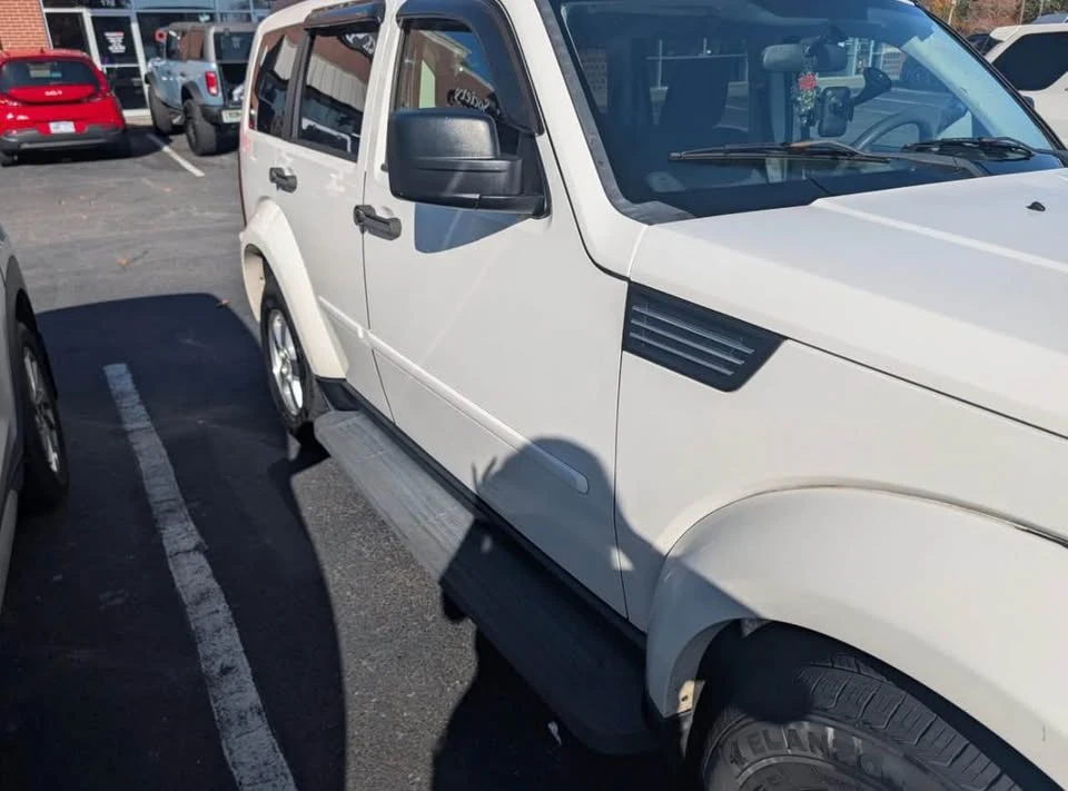 2007 Dodge Nitro - Image 2 of 5