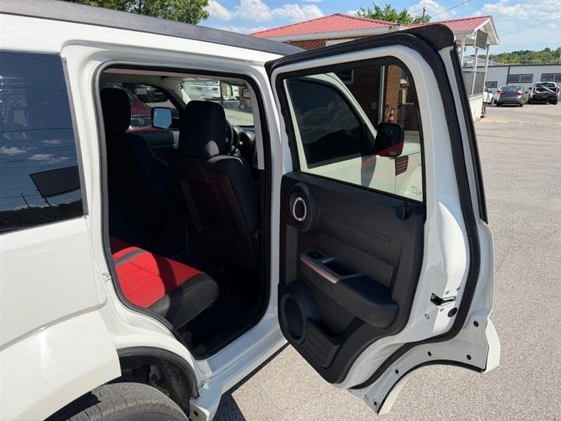 2007 Dodge Nitro - Image 14 of 19