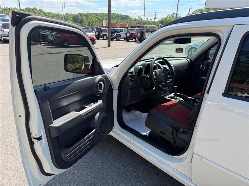 2007 Dodge Nitro - Image 9 of 19