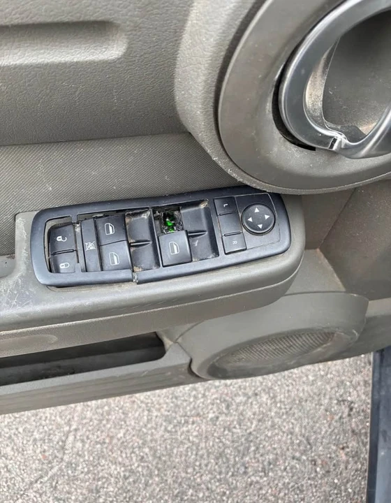2007 Dodge Nitro - Image 13 of 13
