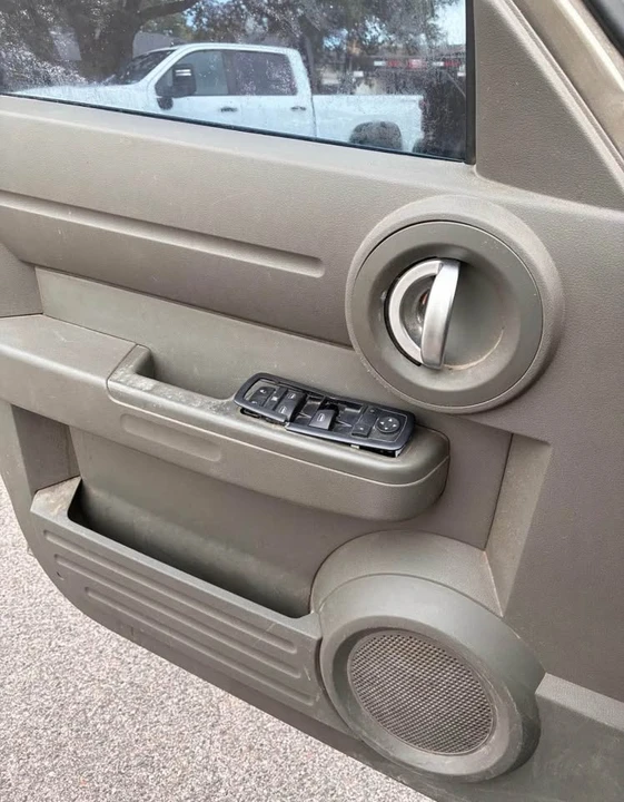 2007 Dodge Nitro - Image 11 of 13