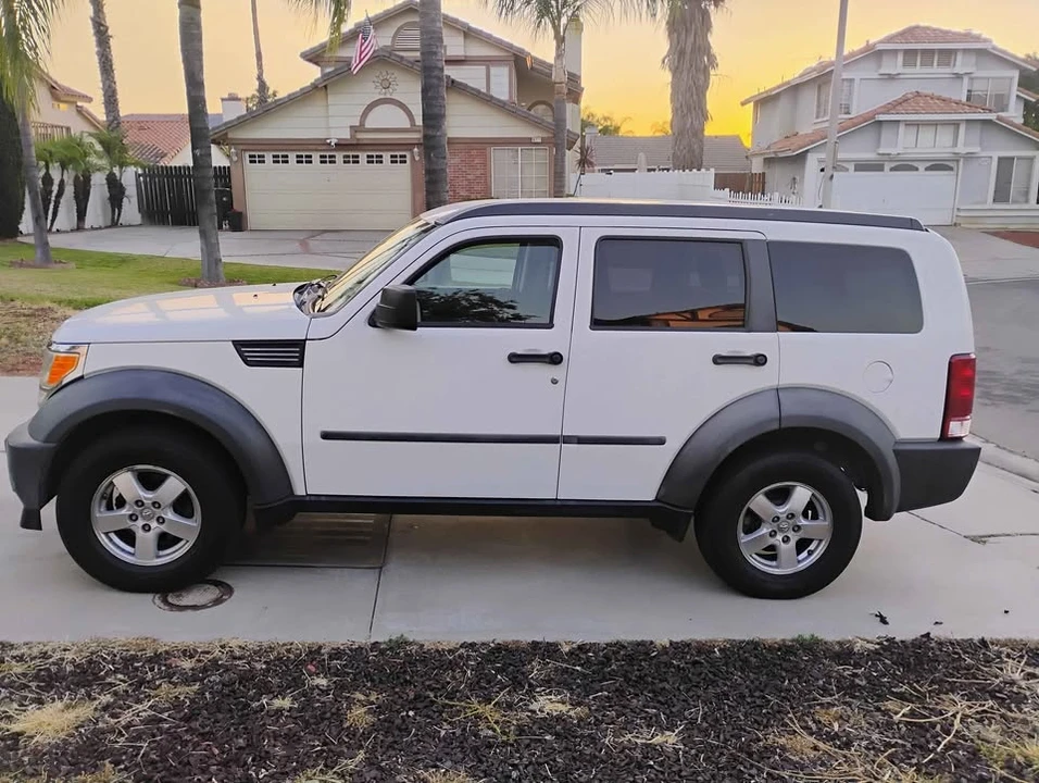 2007 Dodge Nitro - Image 2 of 4