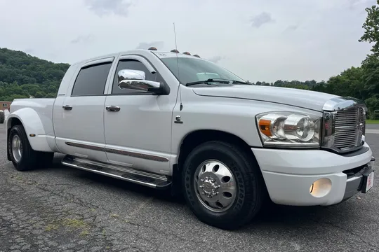 2007 Dodge Ram 3500 Laramie Mega Cab Dually